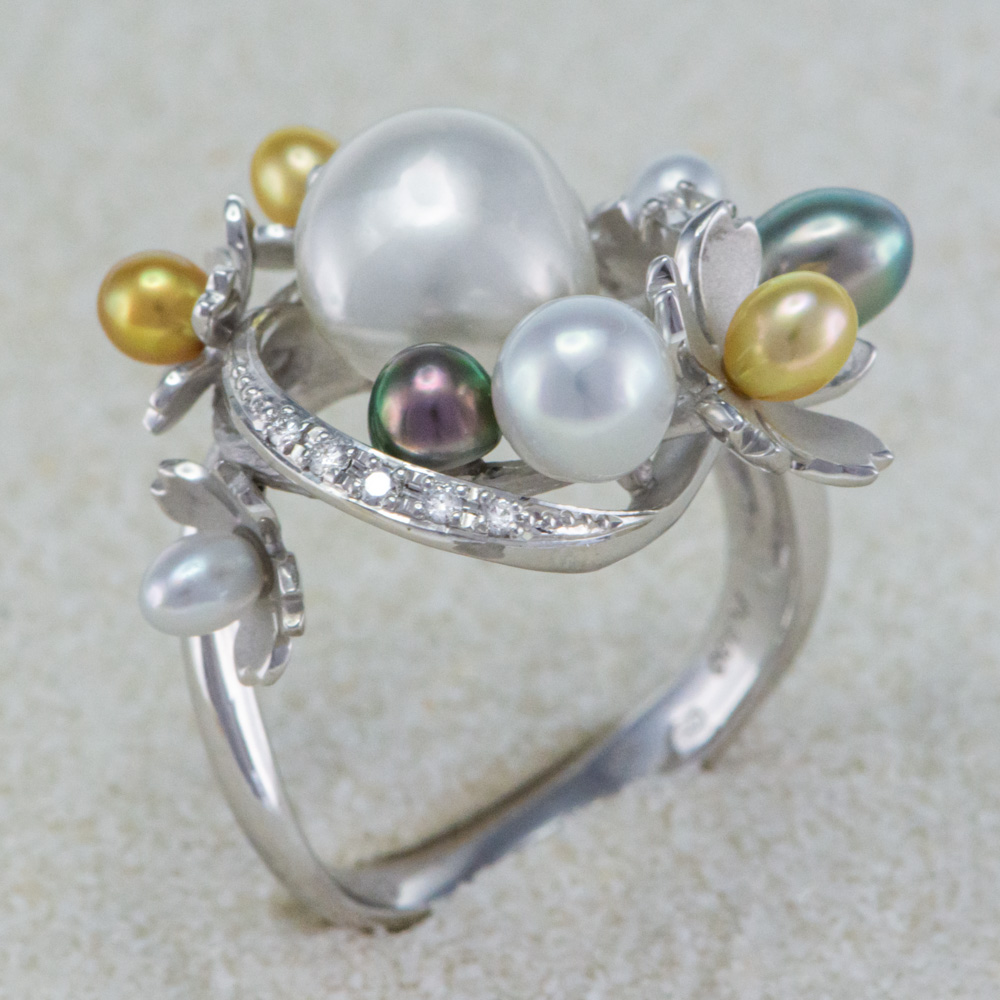 Prsten s perlou i ostatní perlové šperky najdete u nás online i v největším pražském showroomu. Velký výběr a zakázková výroba.