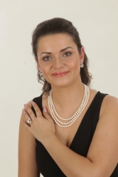 Třířadý náhrdelník s náušnicemi a prstenem
